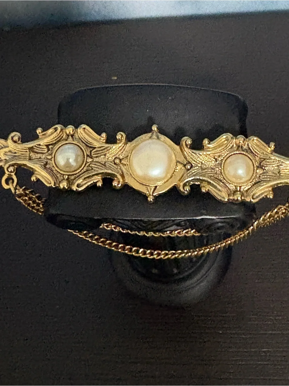 1928 Jewelry Brand faux pearl chatelaine style chain bar brooch pin. Preowned.